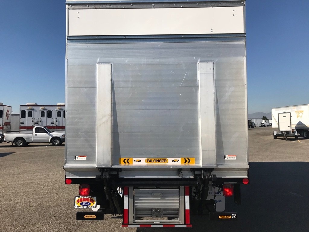 Cube truck hydraulic lift gate